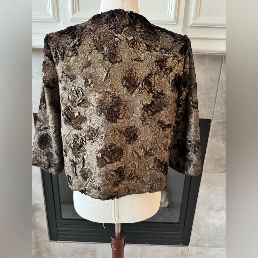 Sugar+Lips Women's Faux Fur Smooth Brown Cropped 3/4 Sleeve Jacket Small NWT - Picture 3 of 12